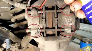Как развести передние тормозные колодки на ВАЗ 2101-ВАЗ 2107?
