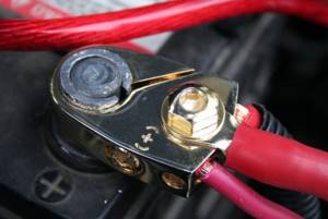 Замена клемм проводов аккумулятора на всех автомобилях ВАЗ