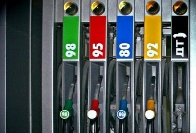 Какой бензин заливать в «Киа Рио»: выбор между 92 и 95